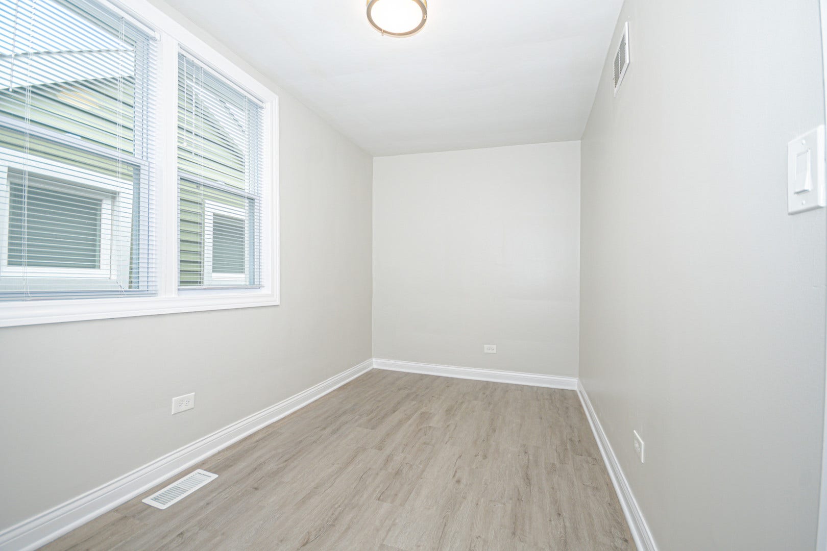 2824 N Springfield Avenue, Chicago, IL 60618 2824 N Springfield Avenue, Chicago, IL 60618