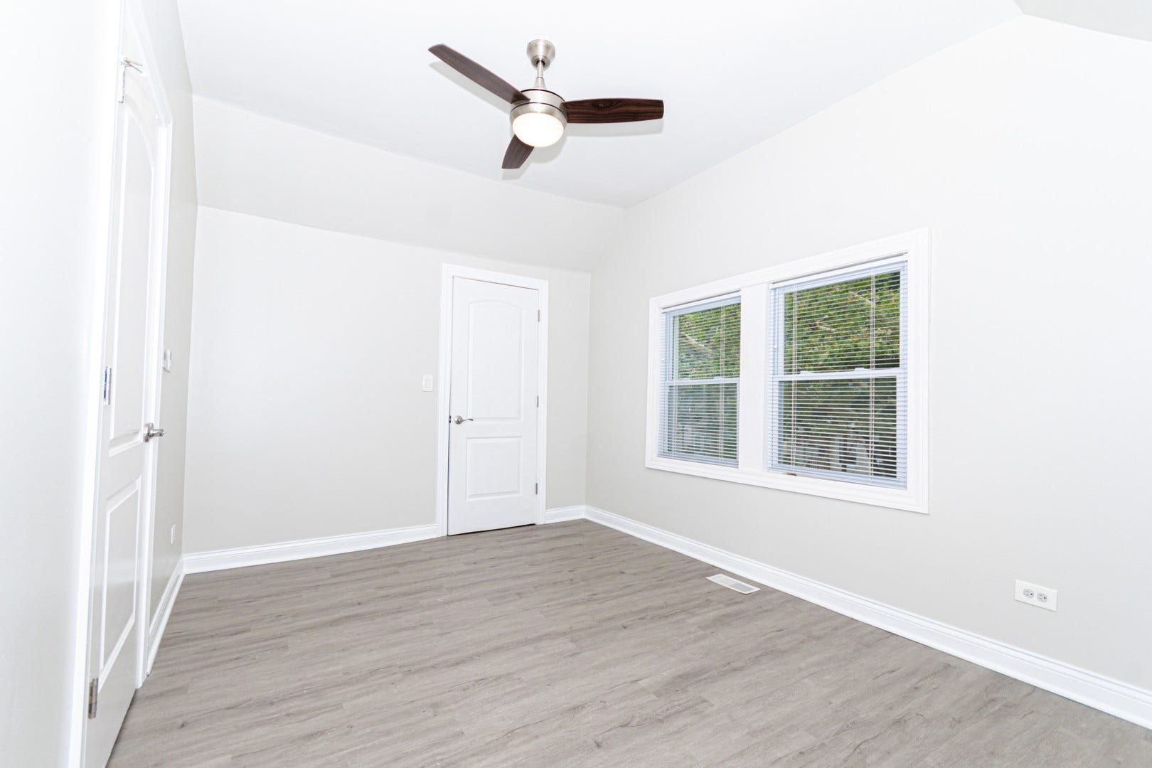 2824 N Springfield Avenue, Chicago, IL 60618 2824 N Springfield Avenue, Chicago, IL 60618