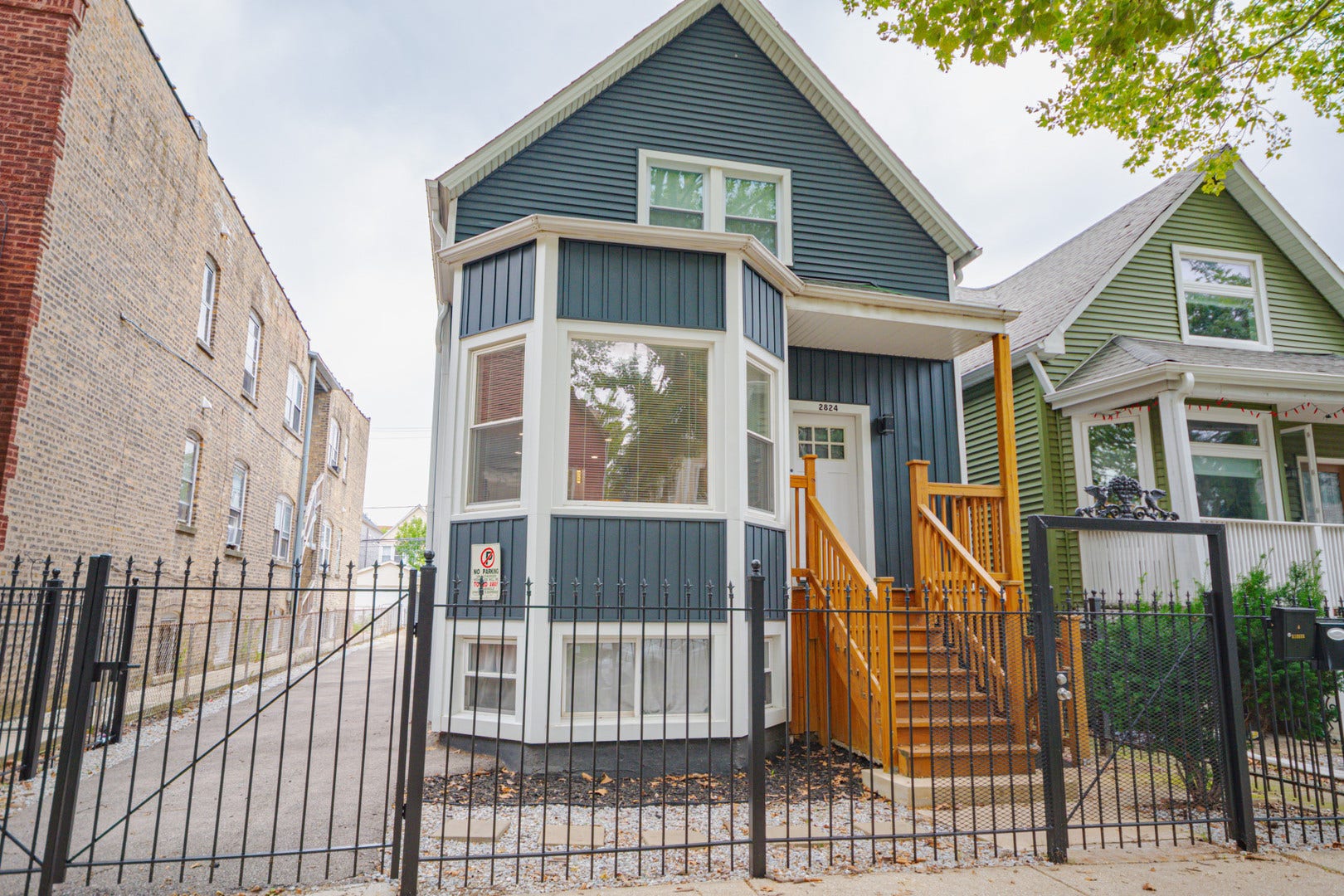 2824 N Springfield Avenue, Chicago, IL 60618 2824 N Springfield Avenue, Chicago, IL 60618
