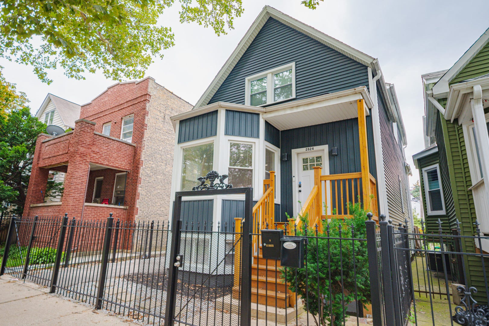 2824 N Springfield Avenue, Chicago, IL 60618 2824 N Springfield Avenue, Chicago, IL 60618