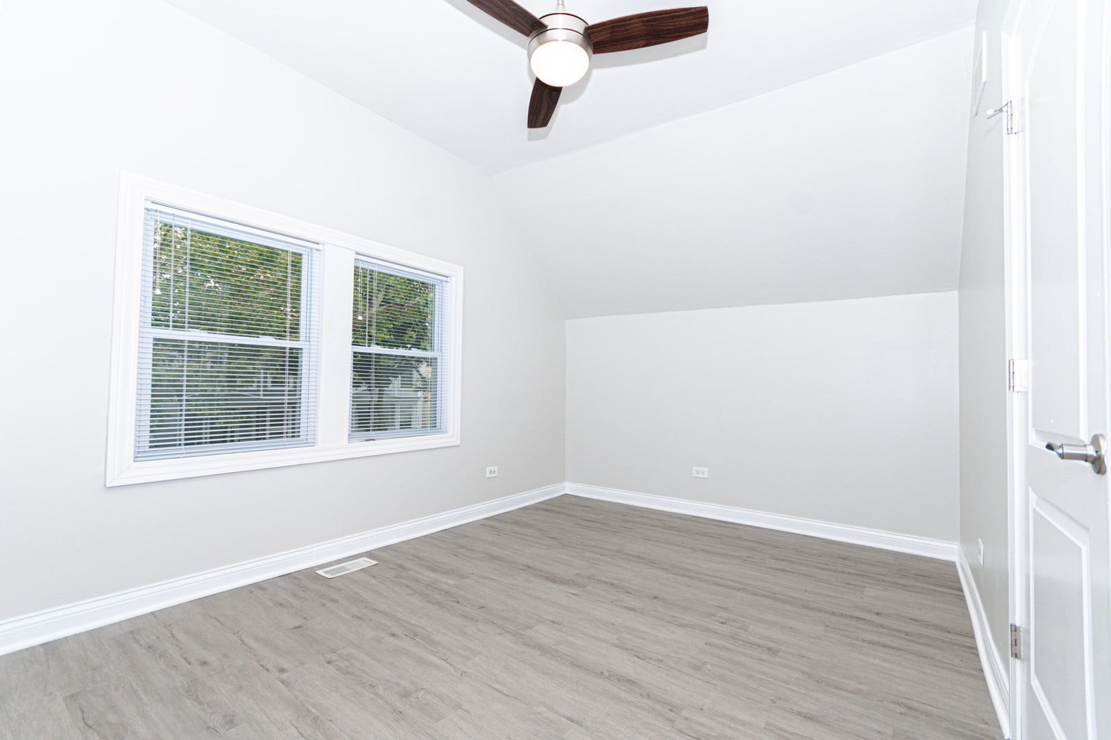 2824 N Springfield Avenue, Chicago, IL 60618 2824 N Springfield Avenue, Chicago, IL 60618