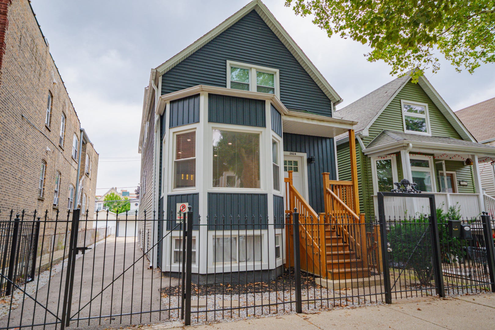 2824 N Springfield Avenue, Chicago, IL 60618 2824 N Springfield Avenue, Chicago, IL 60618