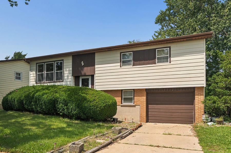 Property photo for 5912 Stuart Lane, Oak Forest, IL