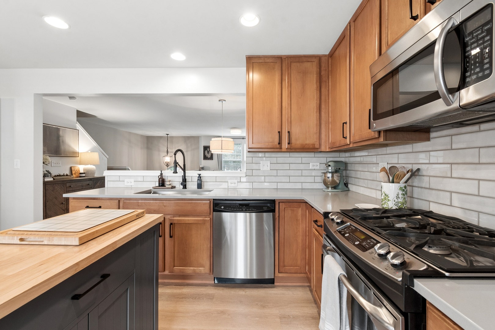 1021 Crane Point, Elgin, IL 60124 1021 Crane Point, Elgin, IL 60124