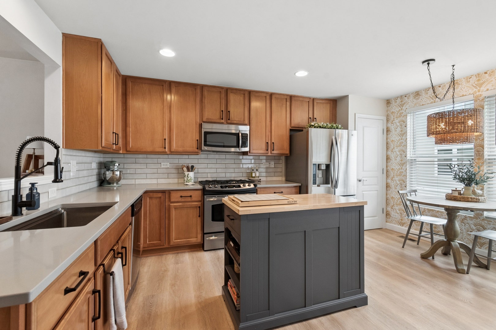 1021 Crane Point, Elgin, IL 60124 1021 Crane Point, Elgin, IL 60124
