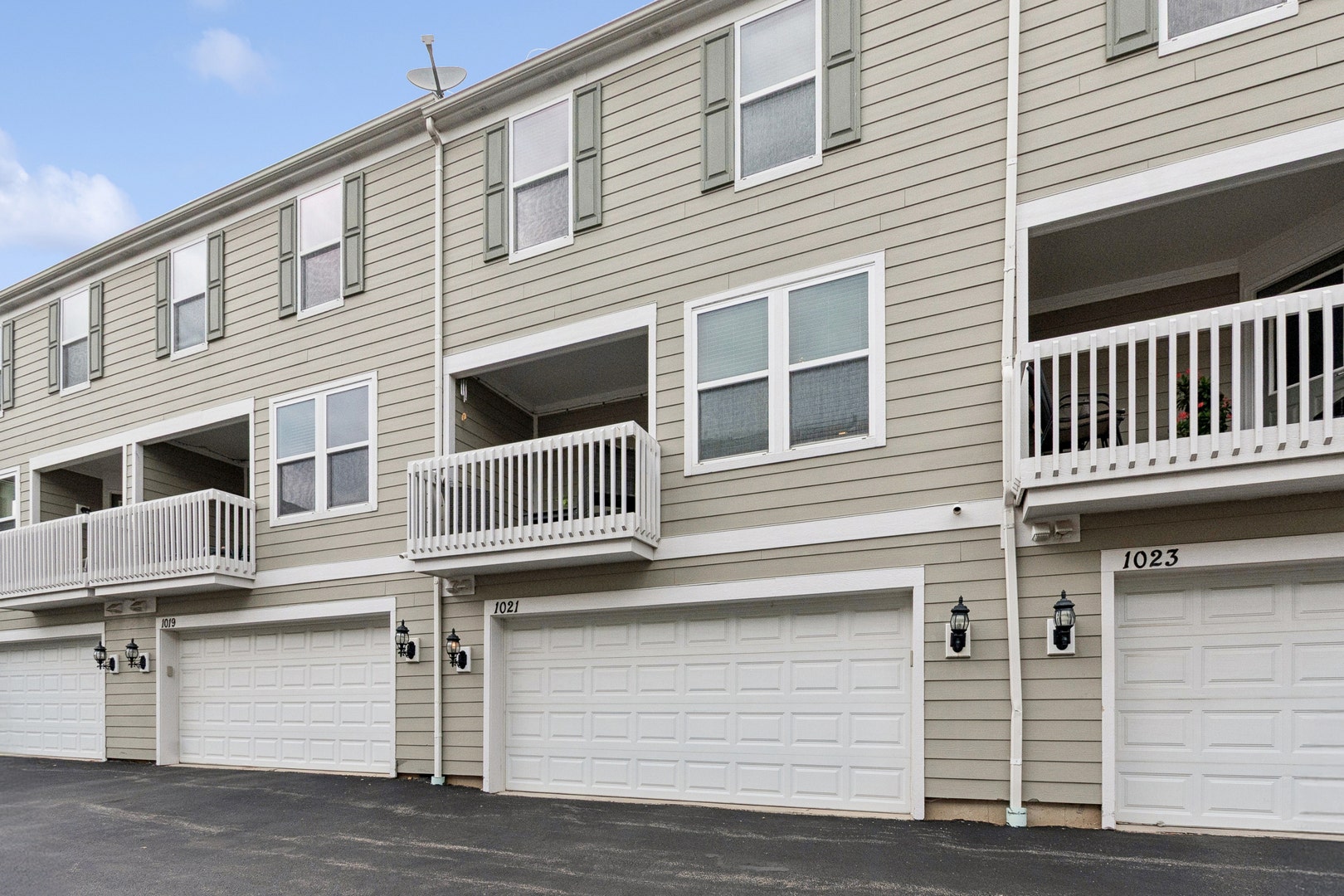 1021 Crane Point, Elgin, IL 60124 1021 Crane Point, Elgin, IL 60124