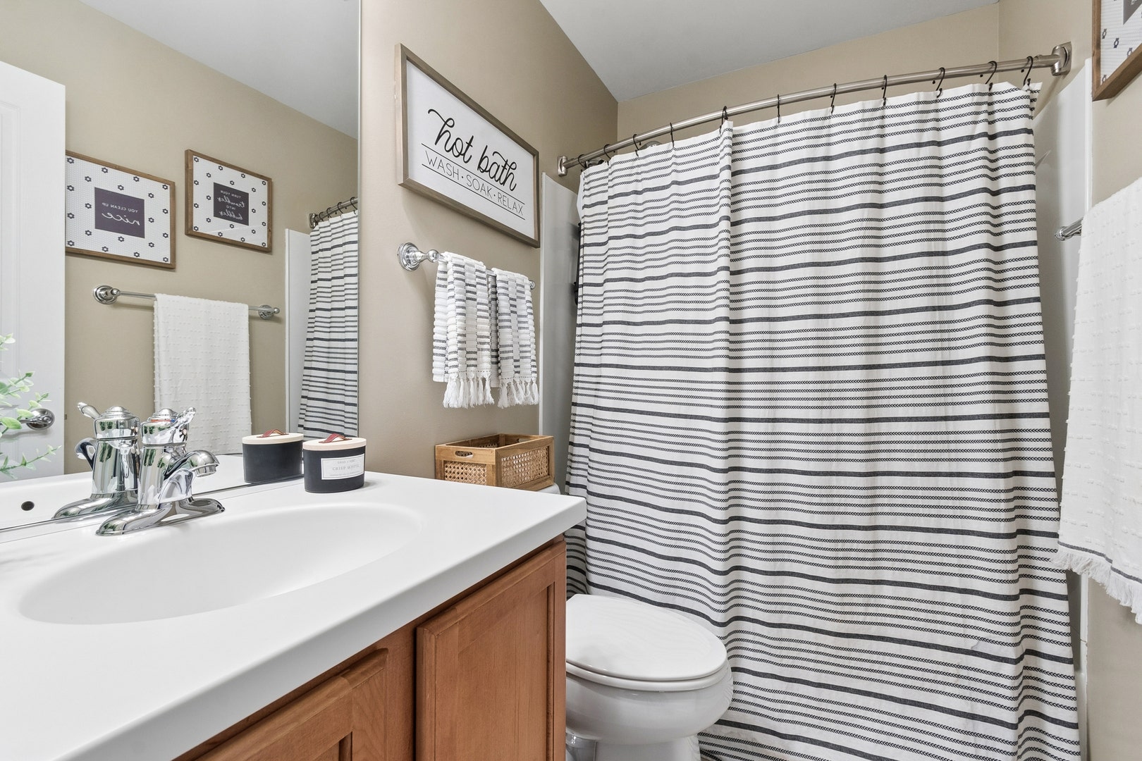1021 Crane Point, Elgin, IL 60124 1021 Crane Point, Elgin, IL 60124