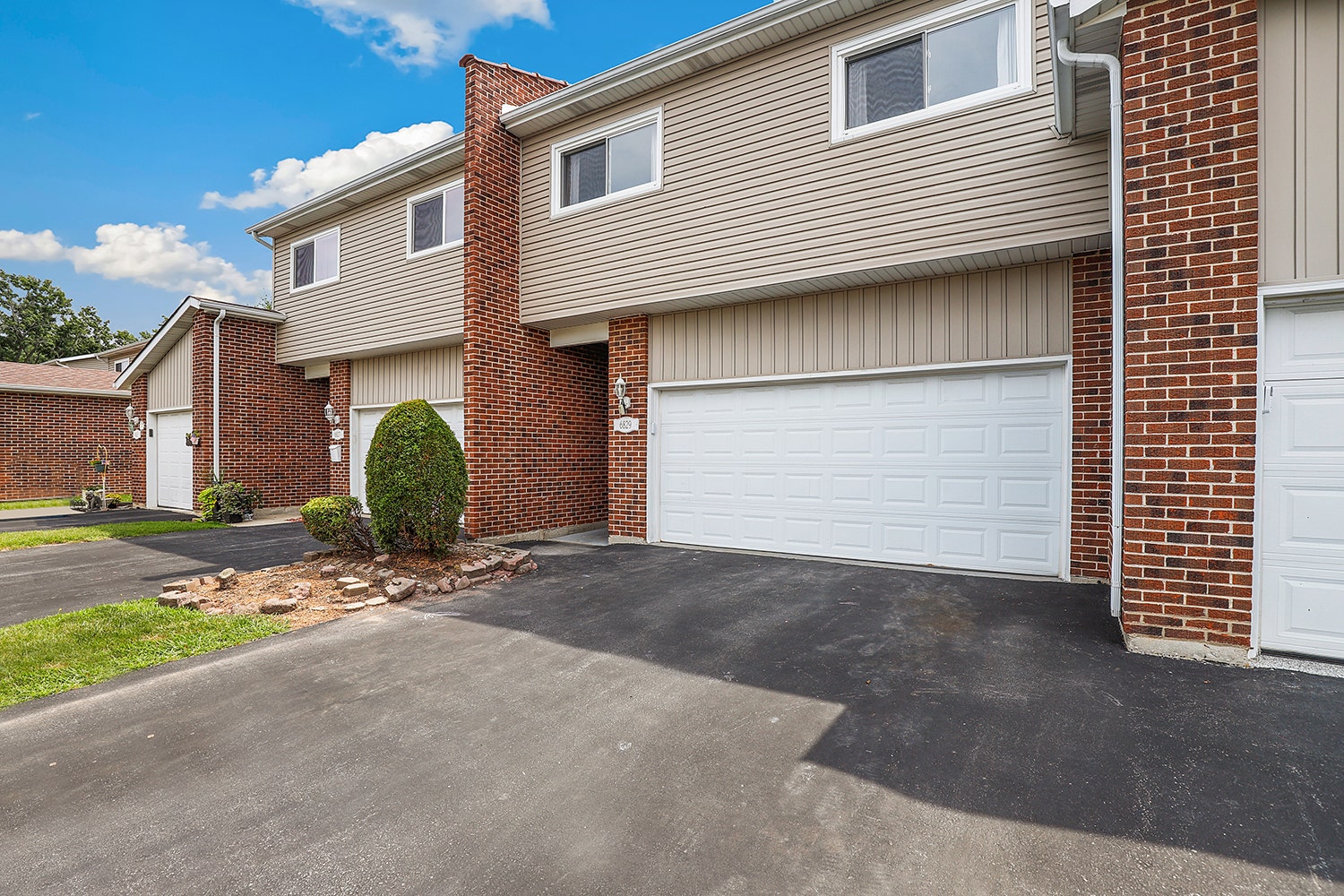 6829 Winston Drive, Tinley Park, IL 60477 6829 Winston Drive, Tinley Park, IL 60477