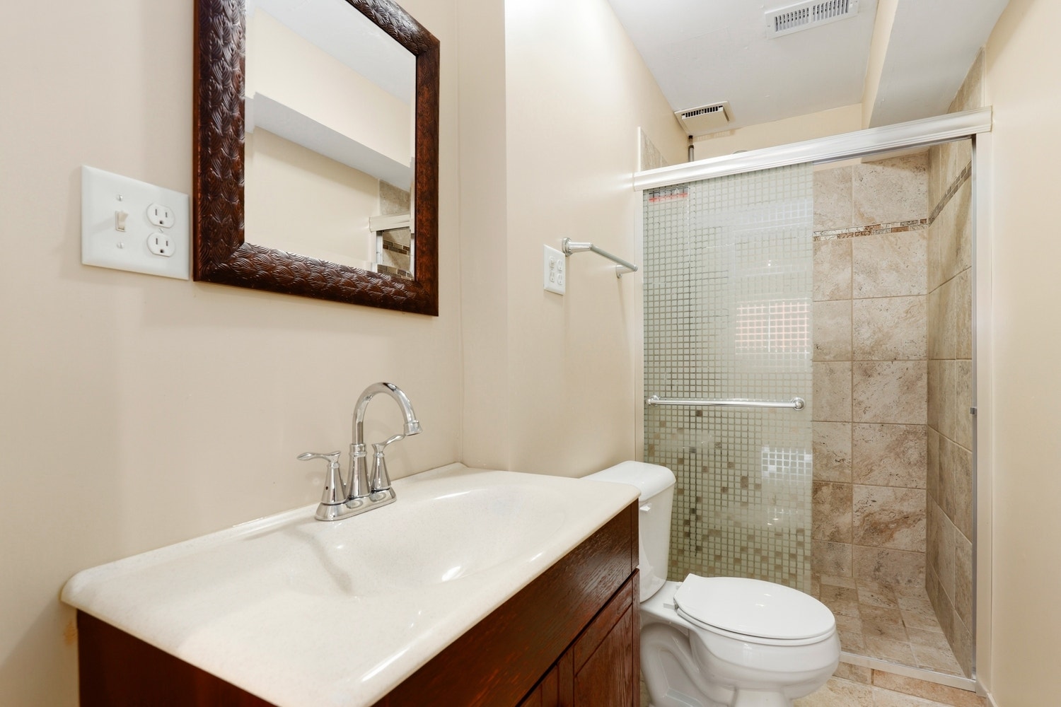 6829 Winston Drive, Tinley Park, IL 60477 6829 Winston Drive, Tinley Park, IL 60477