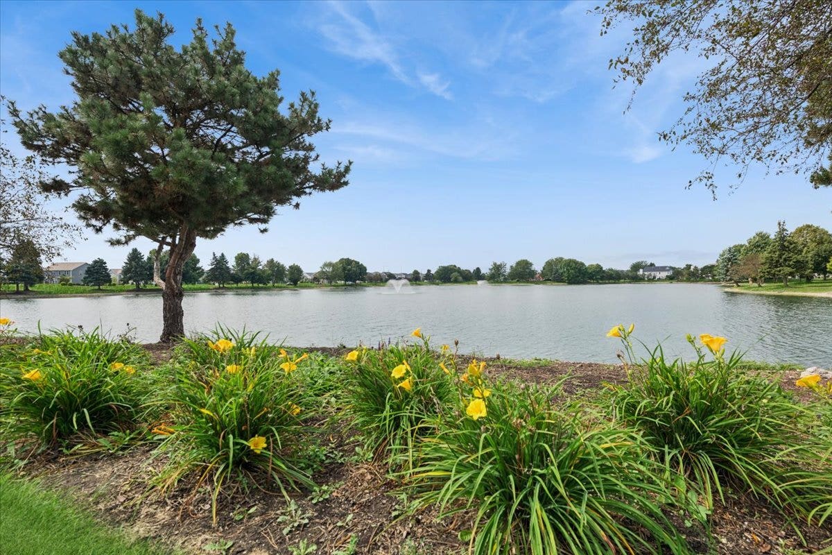 2797 Yellowstone Drive, Aurora, IL 60503 2797 Yellowstone Drive, Aurora, IL 60503