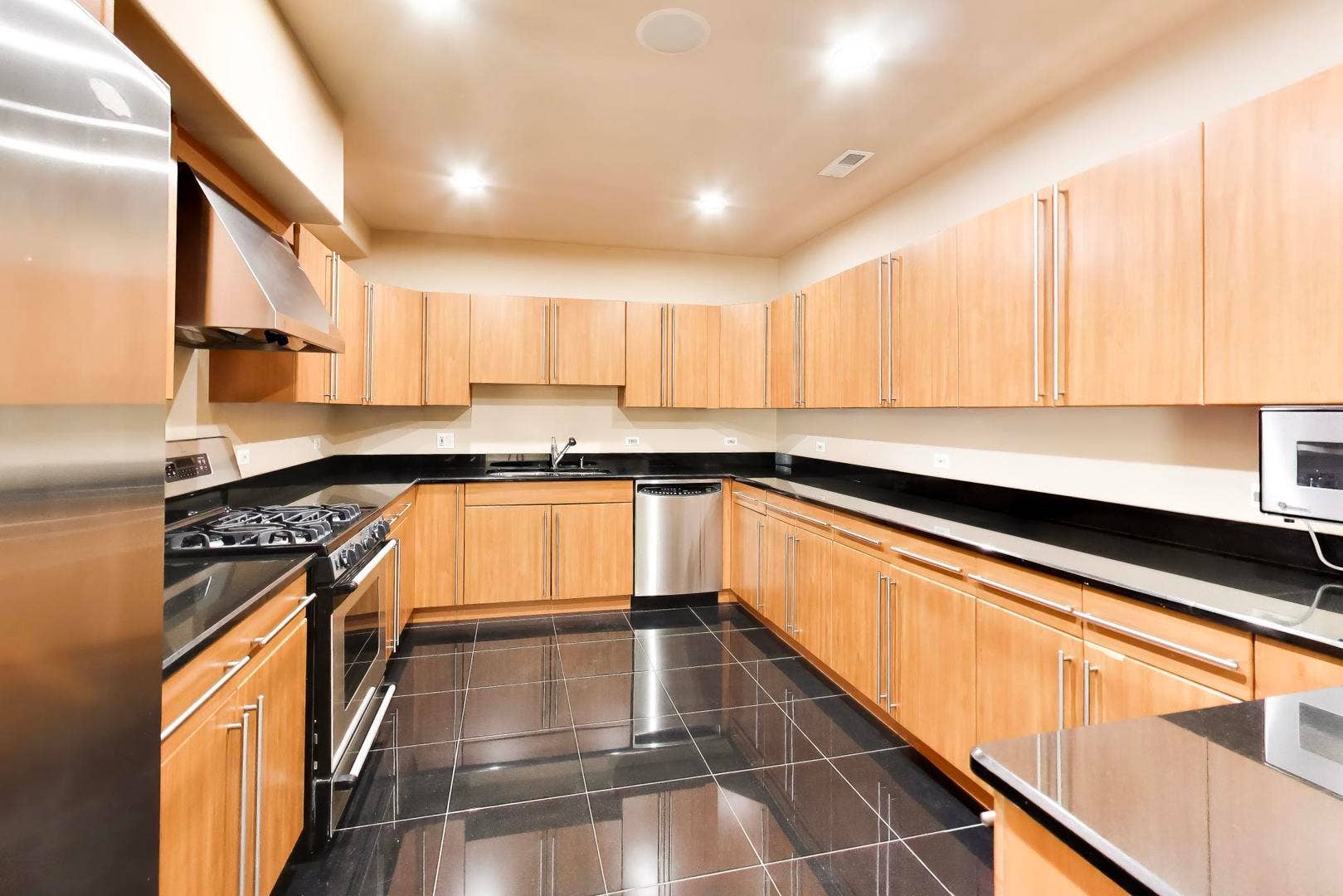 1 Firethorn Court, Lemont, IL 60439 1 Firethorn Court, Lemont, IL 60439