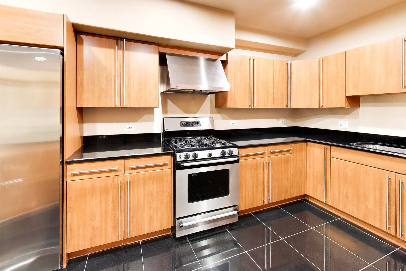 1 Firethorn Court, Lemont, IL 60439 1 Firethorn Court, Lemont, IL 60439