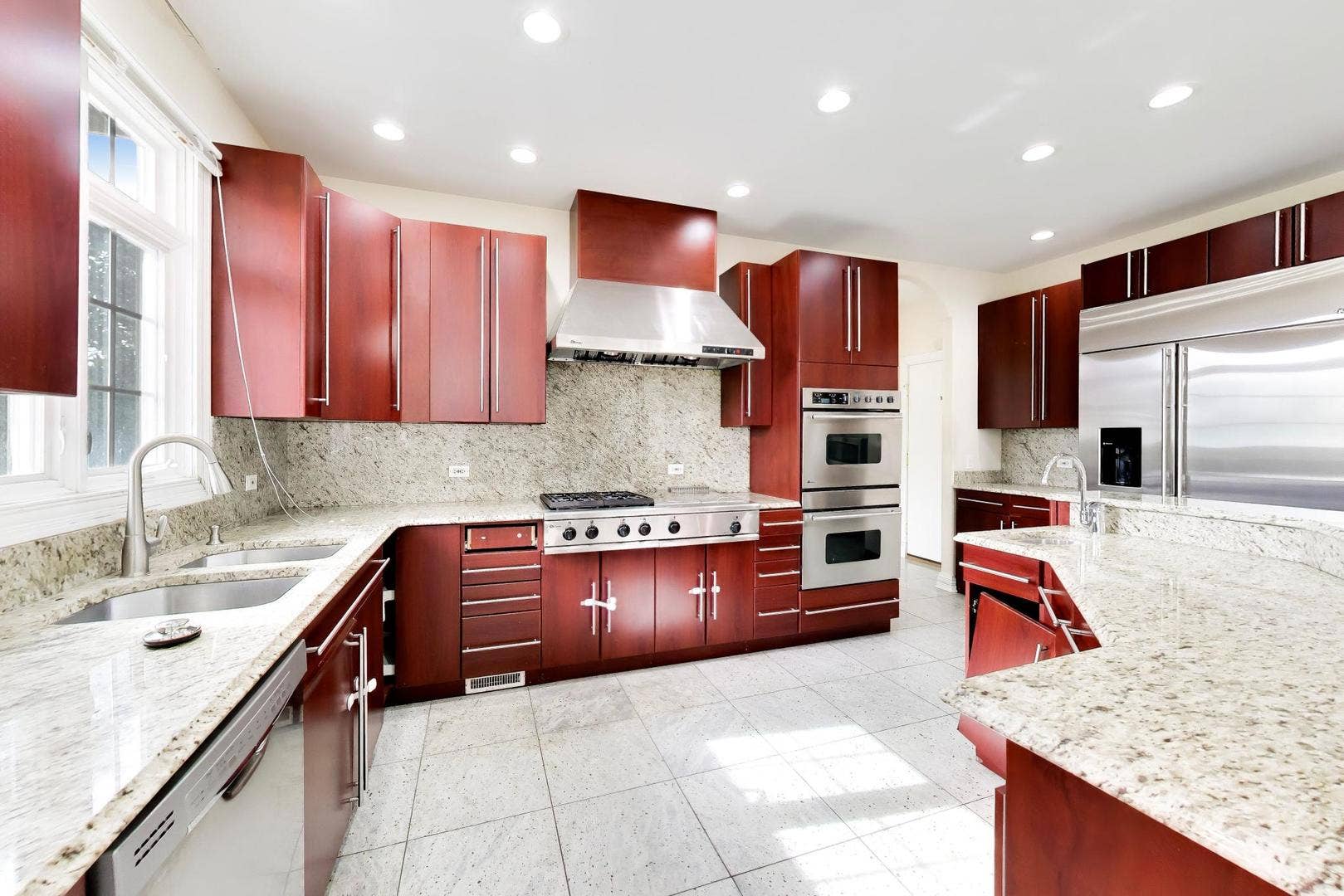 1 Firethorn Court, Lemont, IL 60439 1 Firethorn Court, Lemont, IL 60439