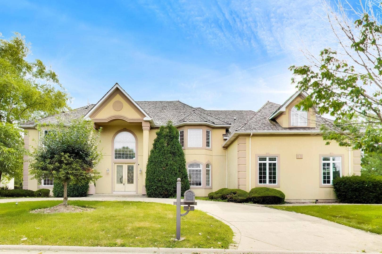 1 Firethorn Court, Lemont, IL 60439 1 Firethorn Court, Lemont, IL 60439