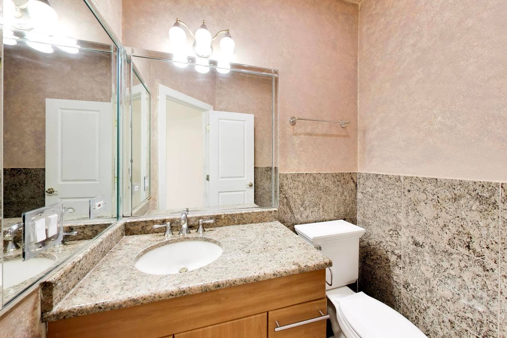 1 Firethorn Court, Lemont, IL 60439 1 Firethorn Court, Lemont, IL 60439