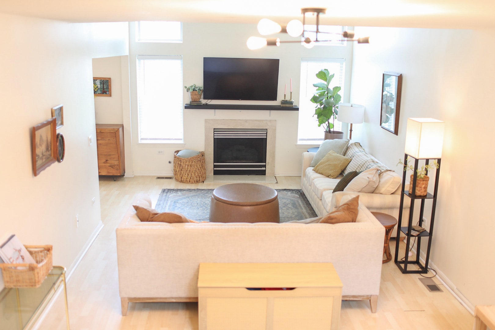 2324 College Green Drive, Elgin, IL 60123 2324 College Green Drive, Elgin, IL 60123