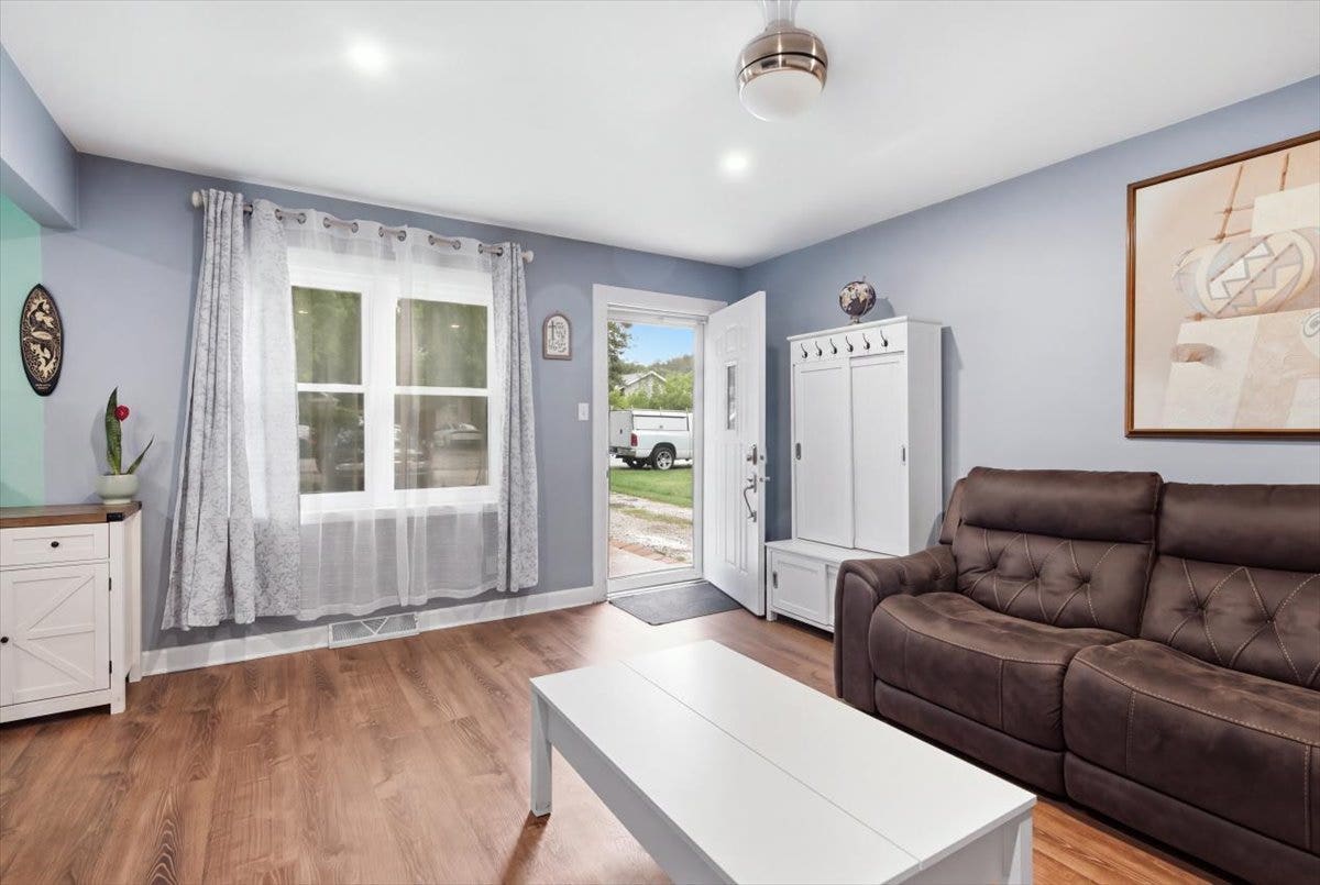 123 Independence Avenue, Joliet, IL 60433 123 Independence Avenue, Joliet, IL 60433