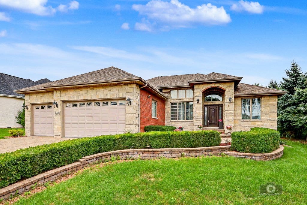 16609 Sterling Drive, Lemont, IL 60439 16609 Sterling Drive, Lemont, IL 60439