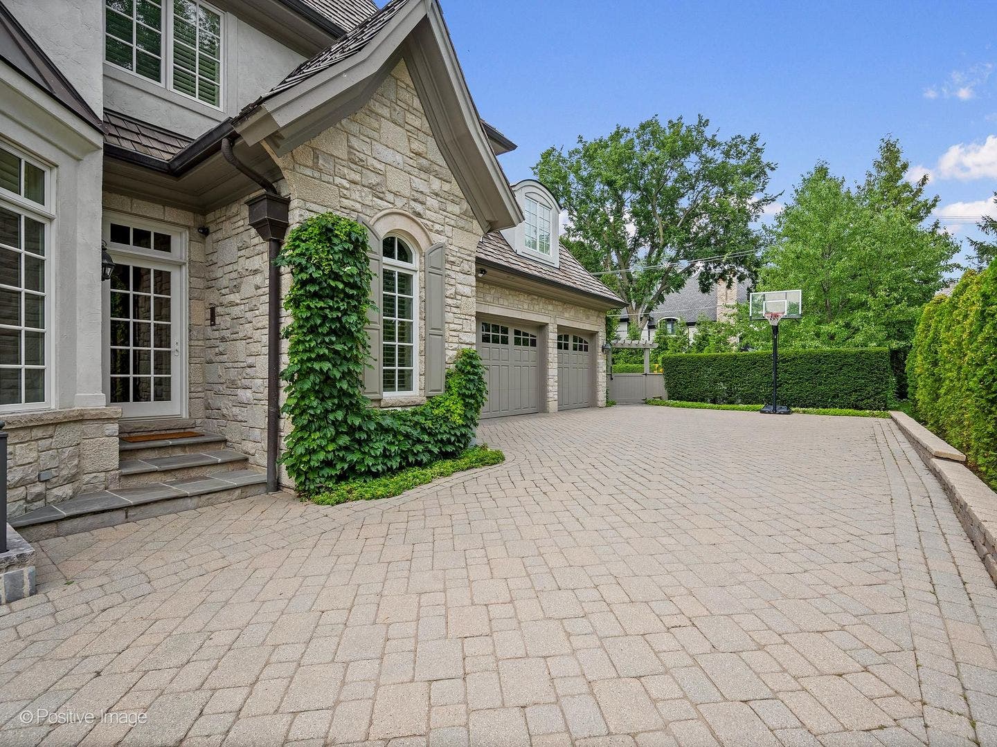 909 Cleveland Road, Hinsdale, IL 60521 909 Cleveland Road, Hinsdale, IL 60521