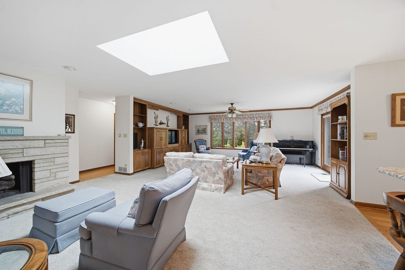 2141 Country Knoll Court, Elgin, IL 60123 2141 Country Knoll Court, Elgin, IL 60123