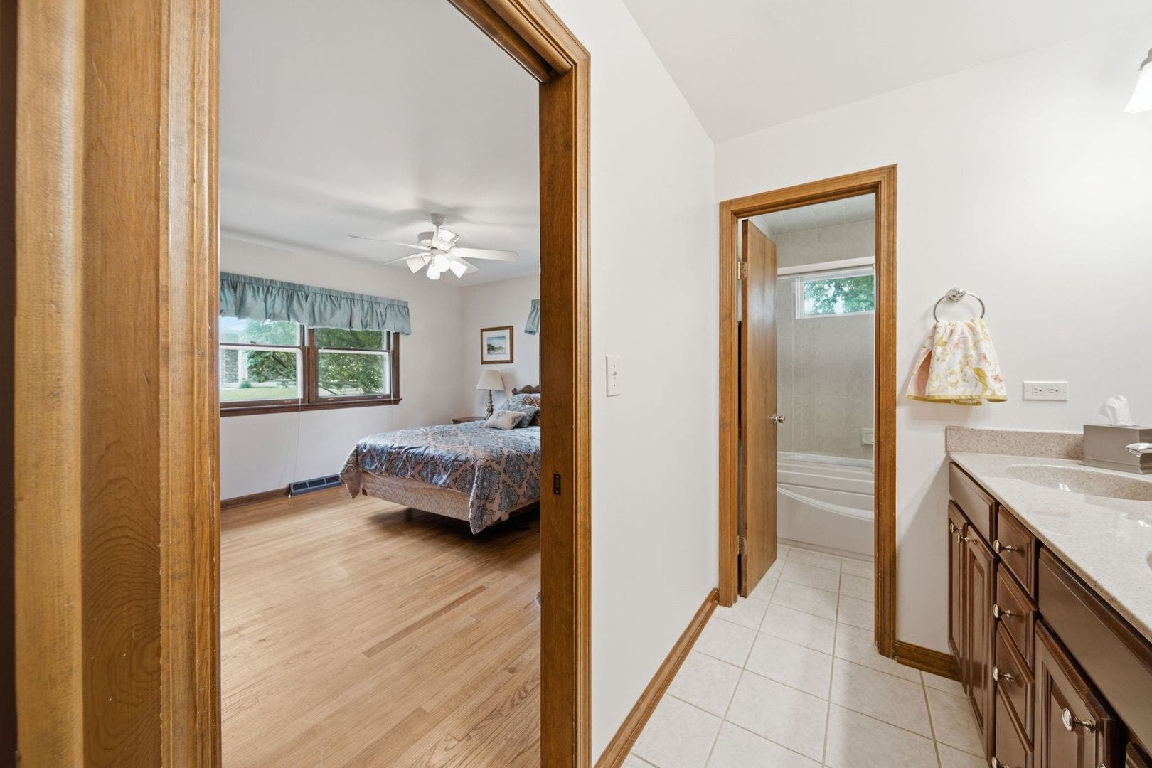 2141 Country Knoll Court, Elgin, IL 60123 2141 Country Knoll Court, Elgin, IL 60123