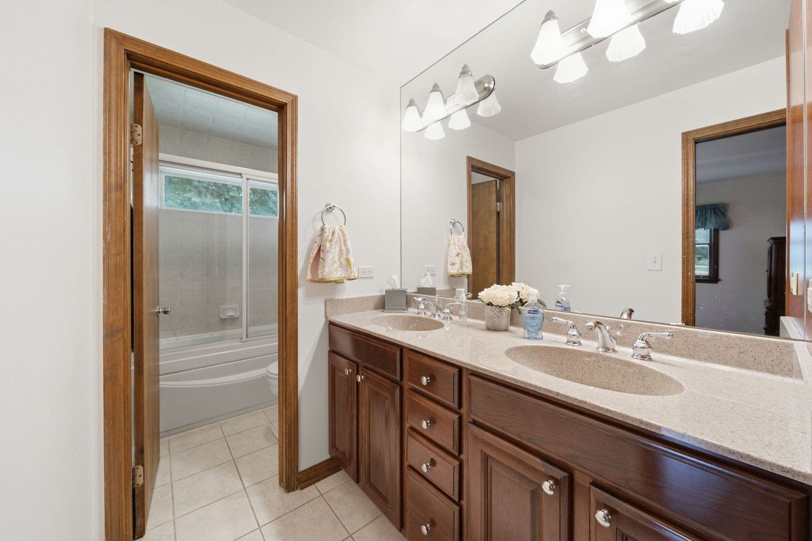 2141 Country Knoll Court, Elgin, IL 60123 2141 Country Knoll Court, Elgin, IL 60123