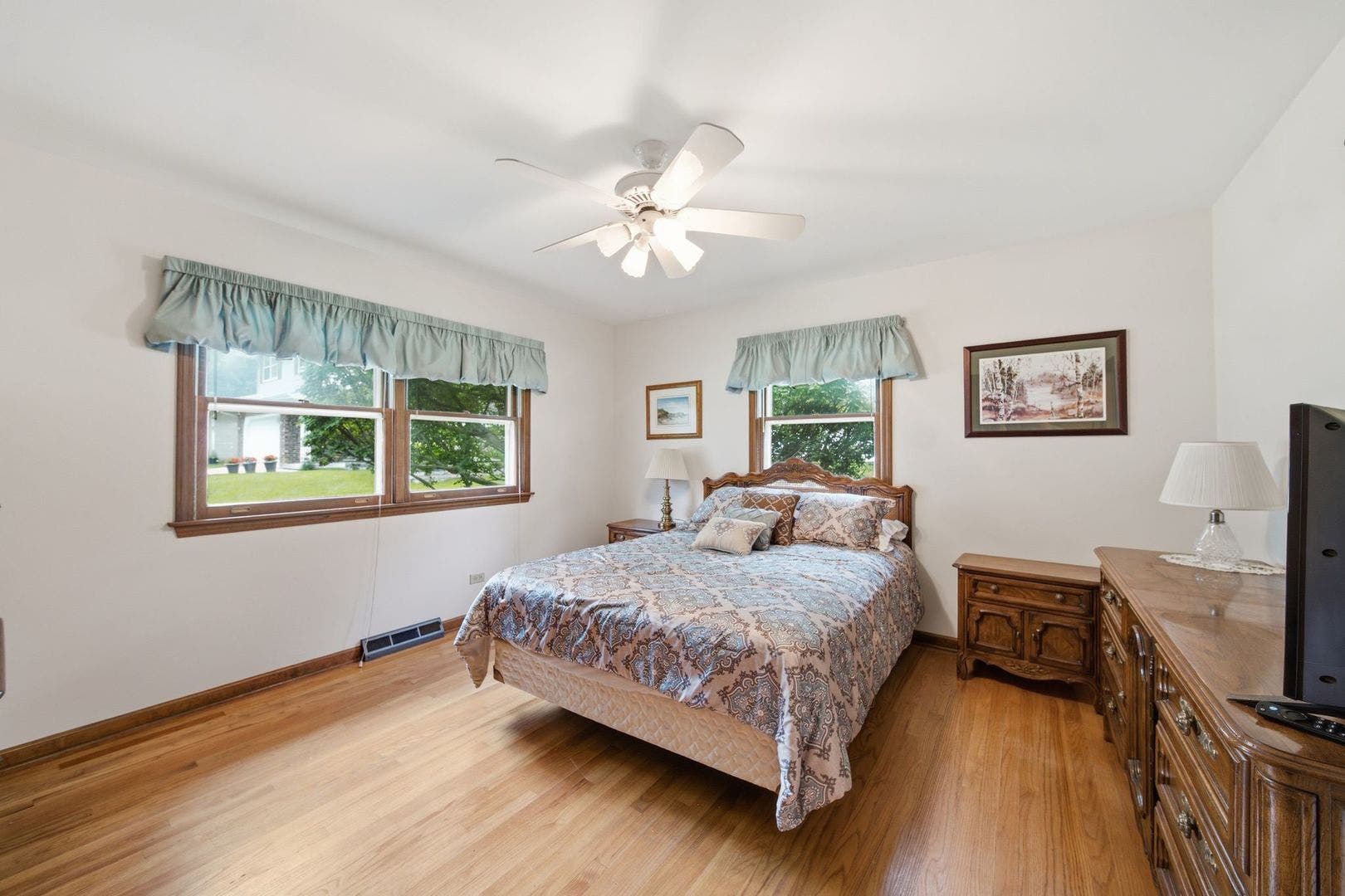 2141 Country Knoll Court, Elgin, IL 60123 2141 Country Knoll Court, Elgin, IL 60123