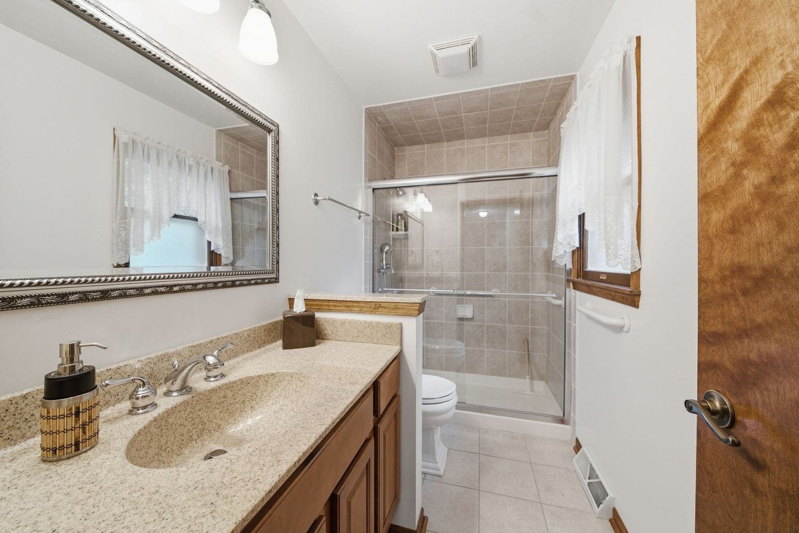 2141 Country Knoll Court, Elgin, IL 60123 2141 Country Knoll Court, Elgin, IL 60123