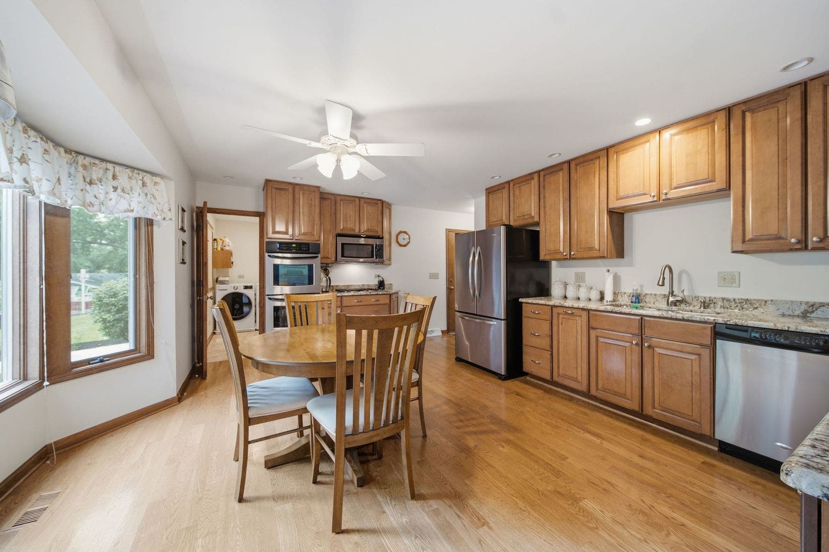 2141 Country Knoll Court, Elgin, IL 60123 2141 Country Knoll Court, Elgin, IL 60123