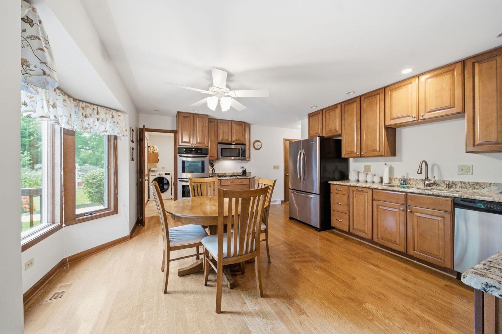 2141 Country Knoll Court, Elgin, IL 60123 2141 Country Knoll Court, Elgin, IL 60123