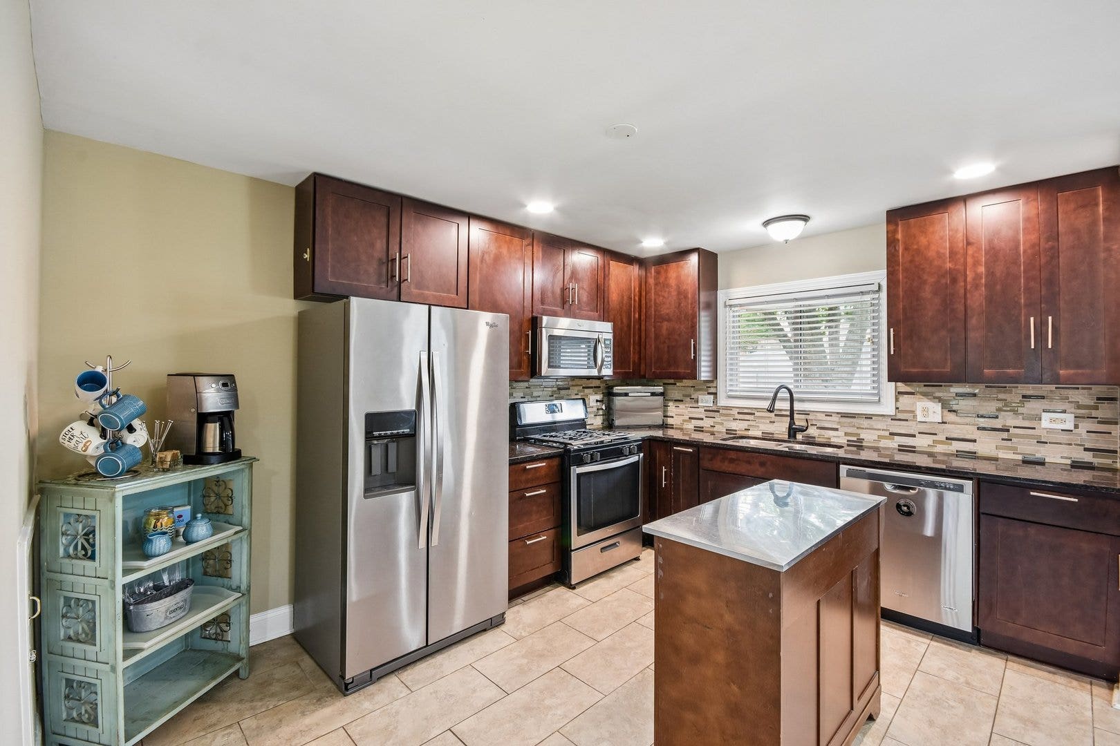 7 Derbyshire Court, Bolingbrook, IL 60440
