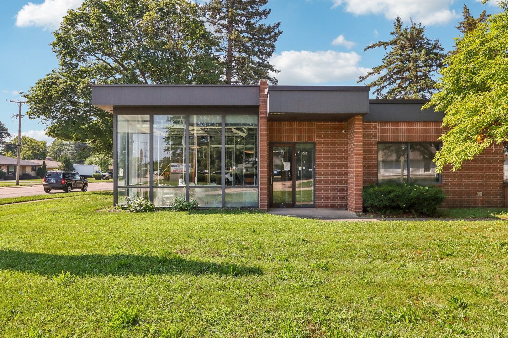 530 N Mclean Boulevard, Elgin, IL 60123 530 N Mclean Boulevard, Elgin, IL 60123