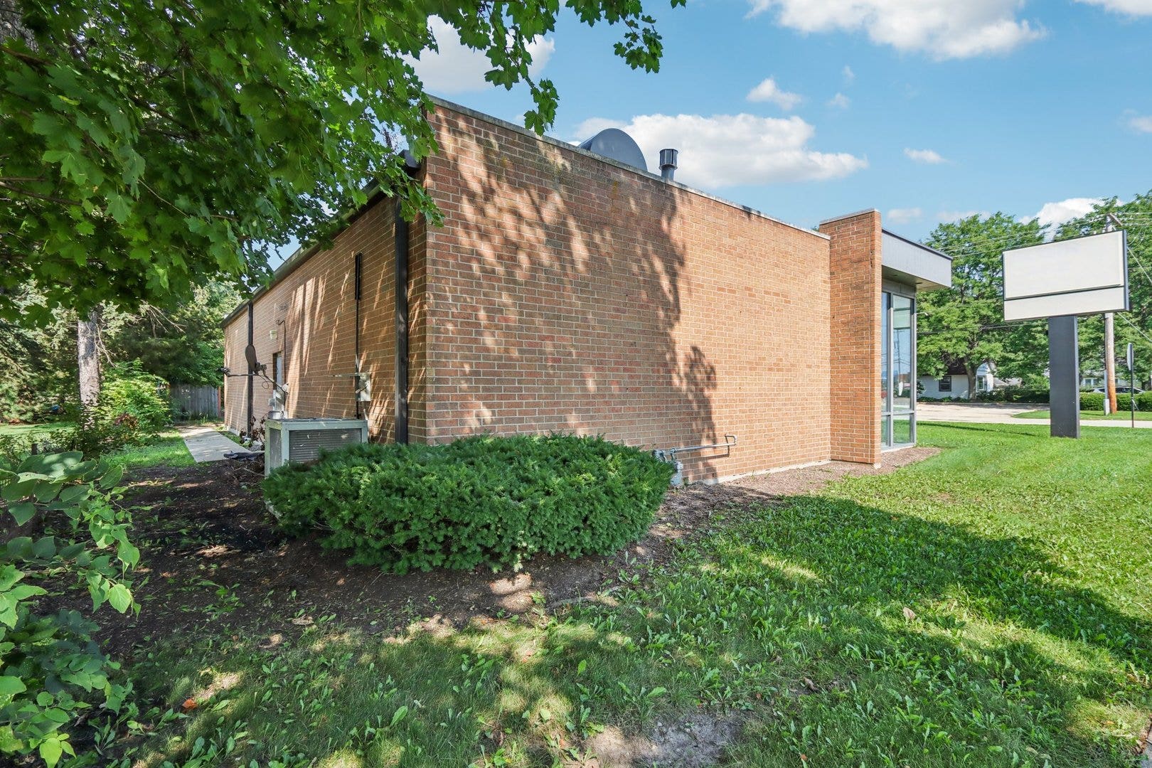 530 N Mclean Boulevard, Elgin, IL 60123 530 N Mclean Boulevard, Elgin, IL 60123
