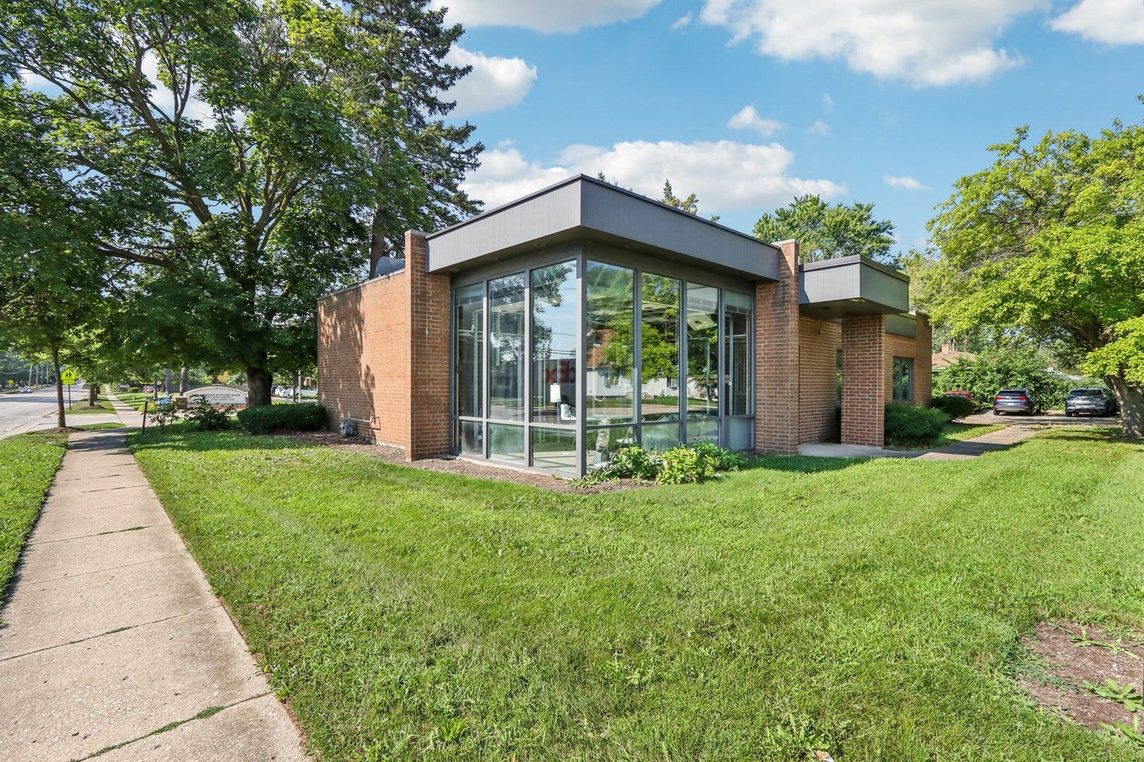 530 N Mclean Boulevard, Elgin, IL 60123 530 N Mclean Boulevard, Elgin, IL 60123
