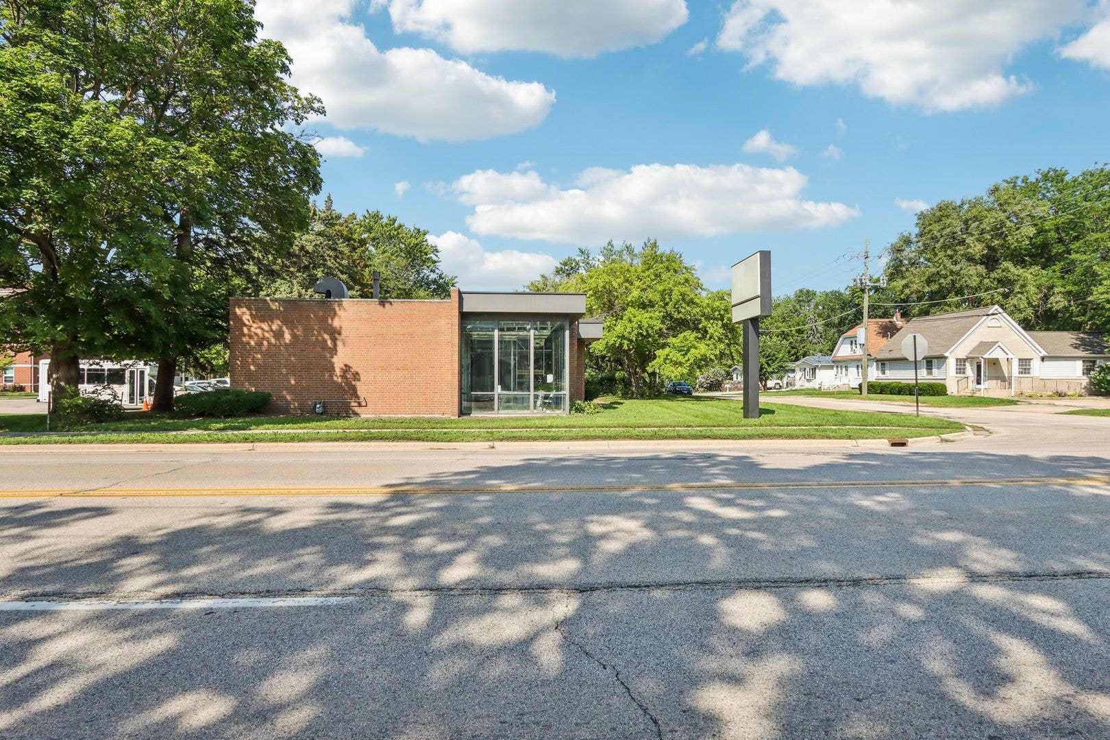 530 N Mclean Boulevard, Elgin, IL 60123 530 N Mclean Boulevard, Elgin, IL 60123