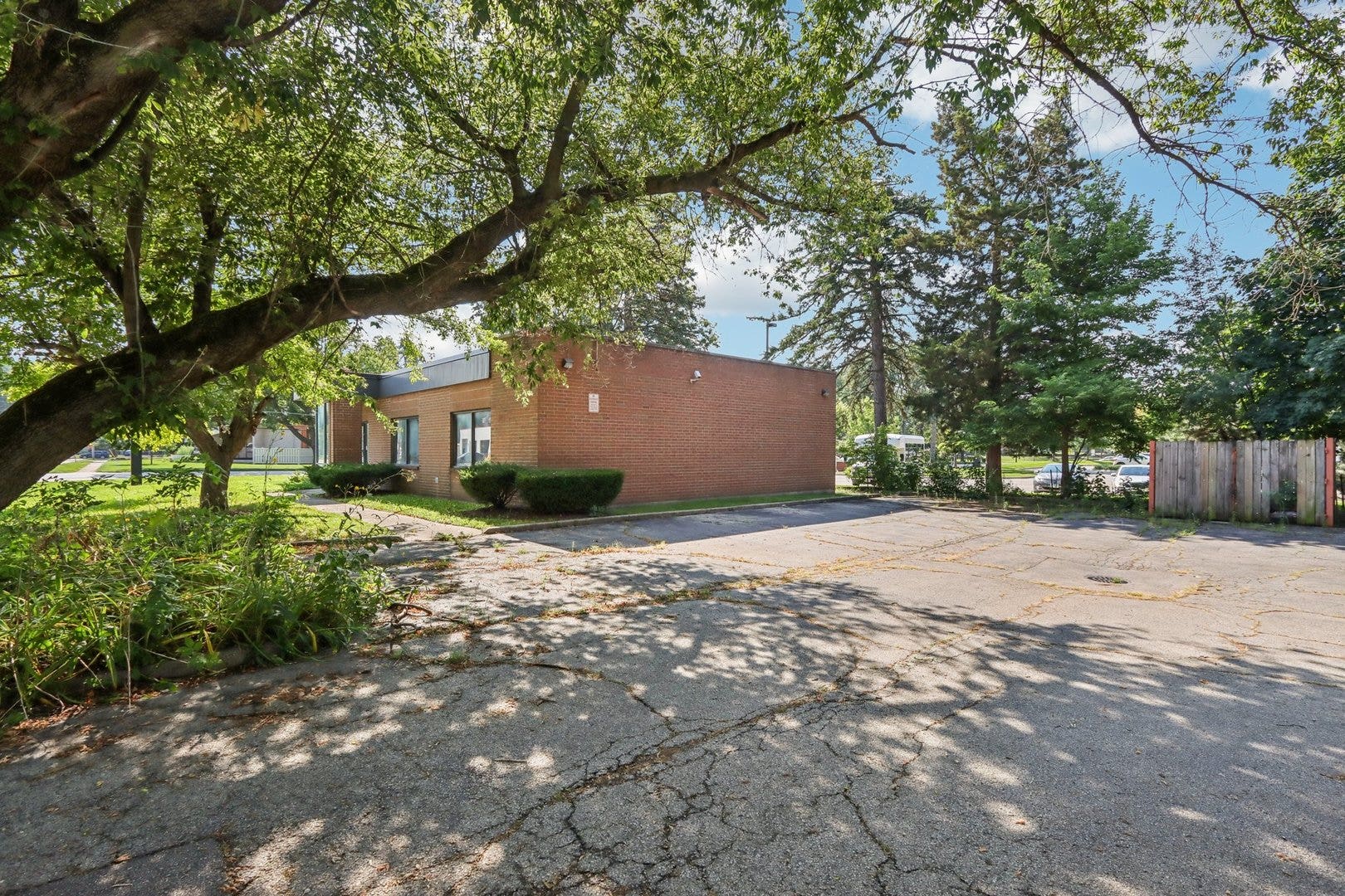 530 N Mclean Boulevard, Elgin, IL 60123 530 N Mclean Boulevard, Elgin, IL 60123