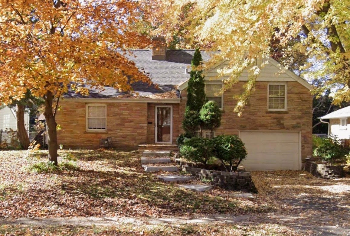 454 N Commonwealth Avenue, Elgin, IL 60123 454 N Commonwealth Avenue, Elgin, IL 60123