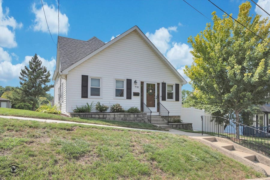Property photo for 718 Hickory Street, Lemont, IL
