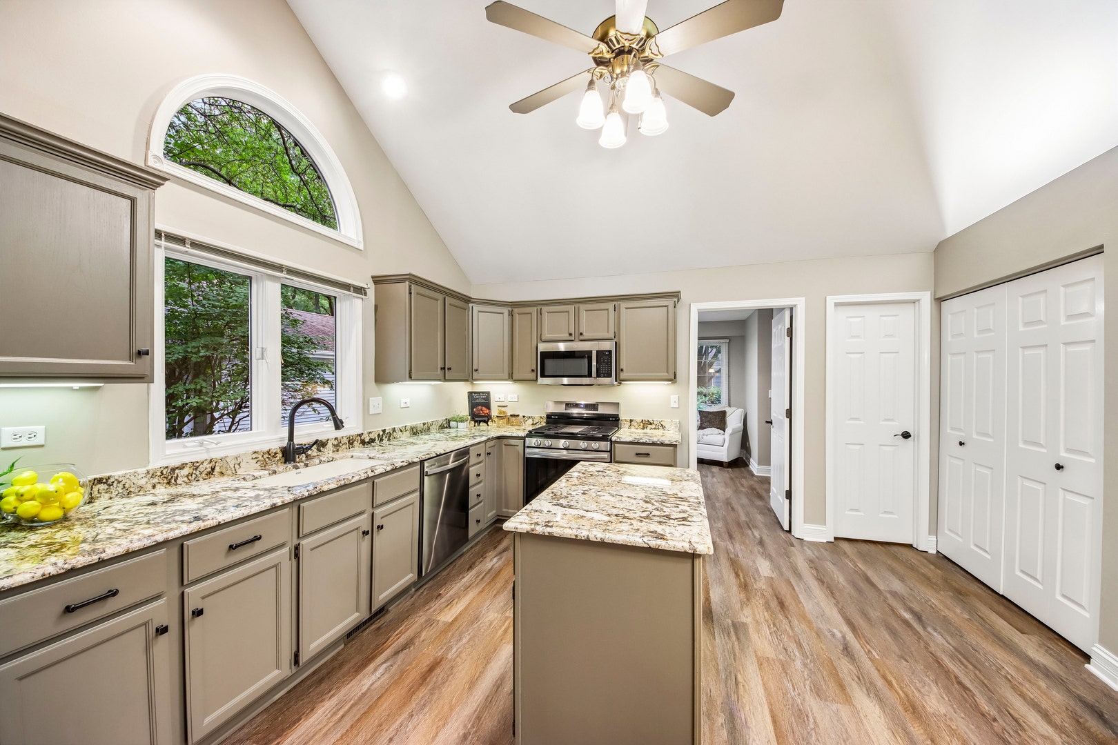 281 Governors Lane, #281, Elgin, IL 60123 281 Governors Lane, #281, Elgin, IL 60123