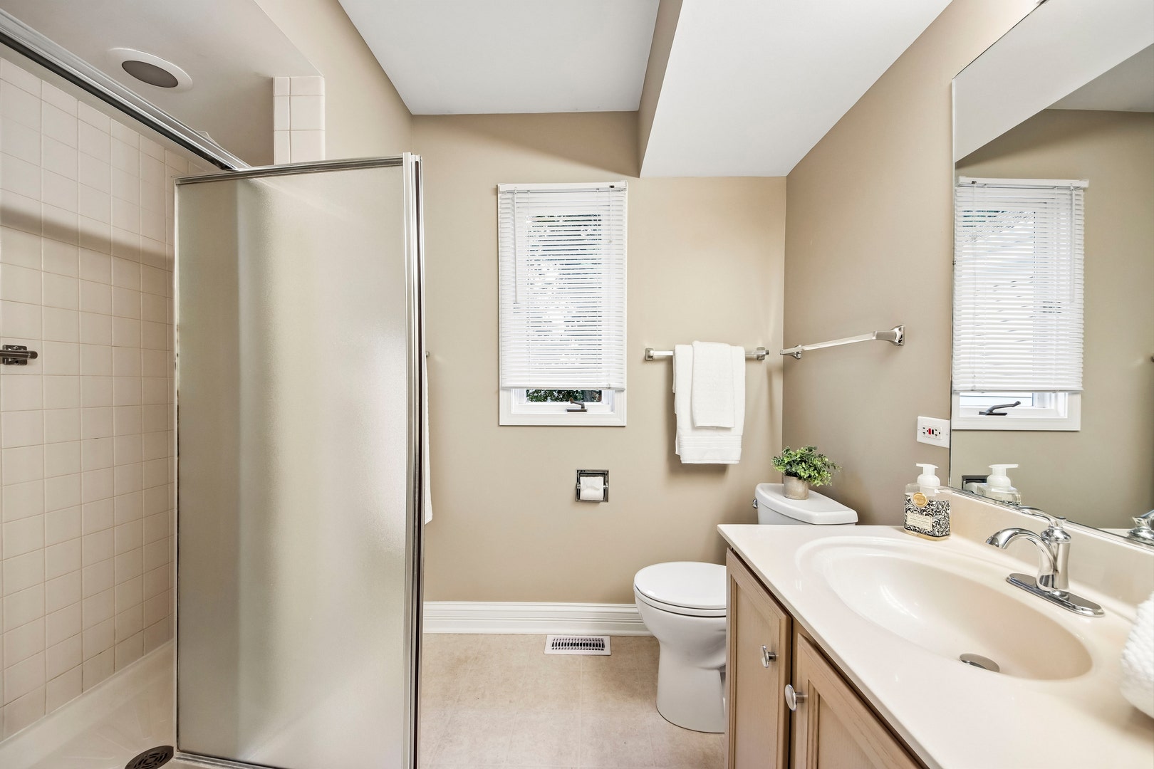 281 Governors Lane, #281, Elgin, IL 60123 281 Governors Lane, #281, Elgin, IL 60123