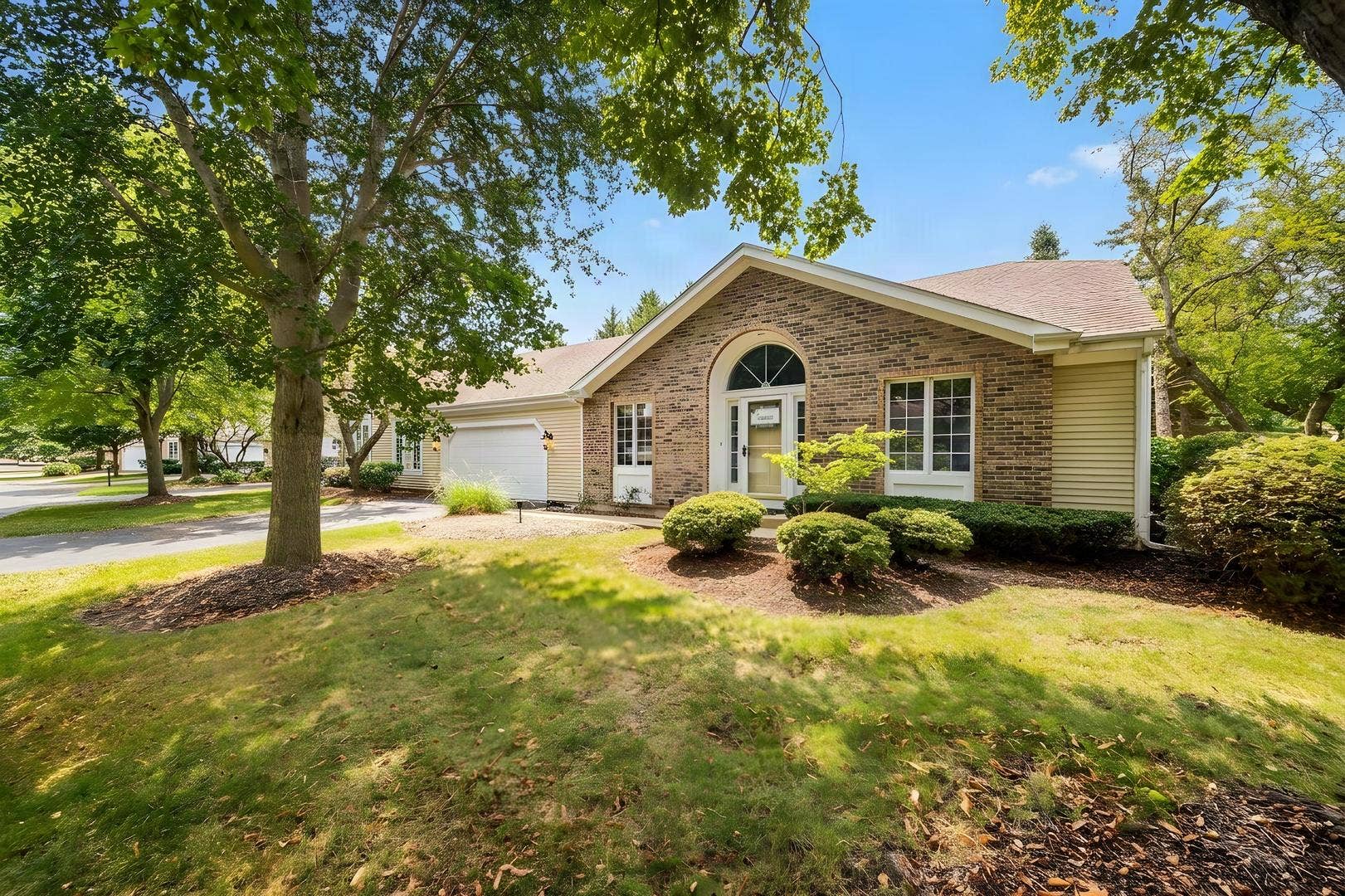 281 Governors Lane, #281, Elgin, IL 60123 281 Governors Lane, #281, Elgin, IL 60123