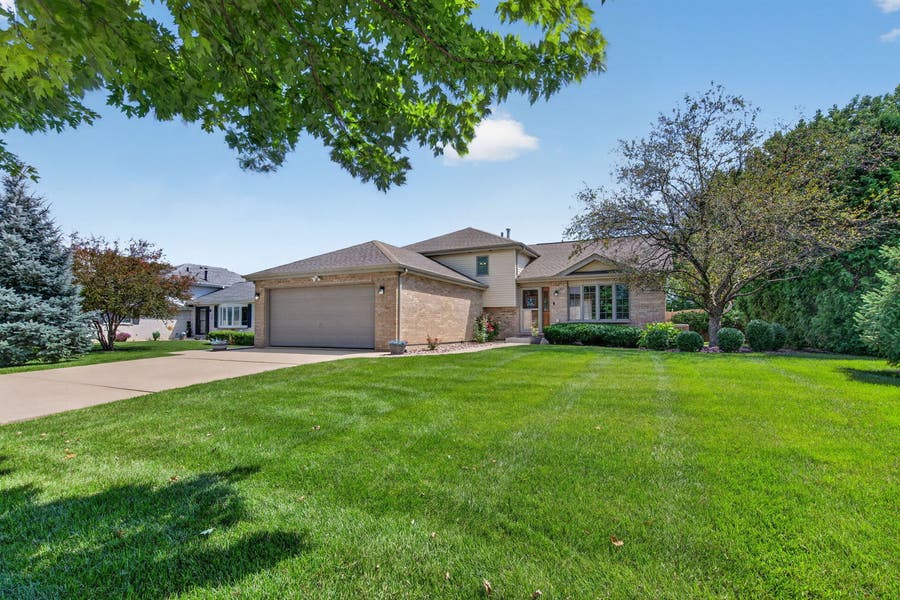 Property photo for 2730 Kingsway Avenue, New Lenox, IL