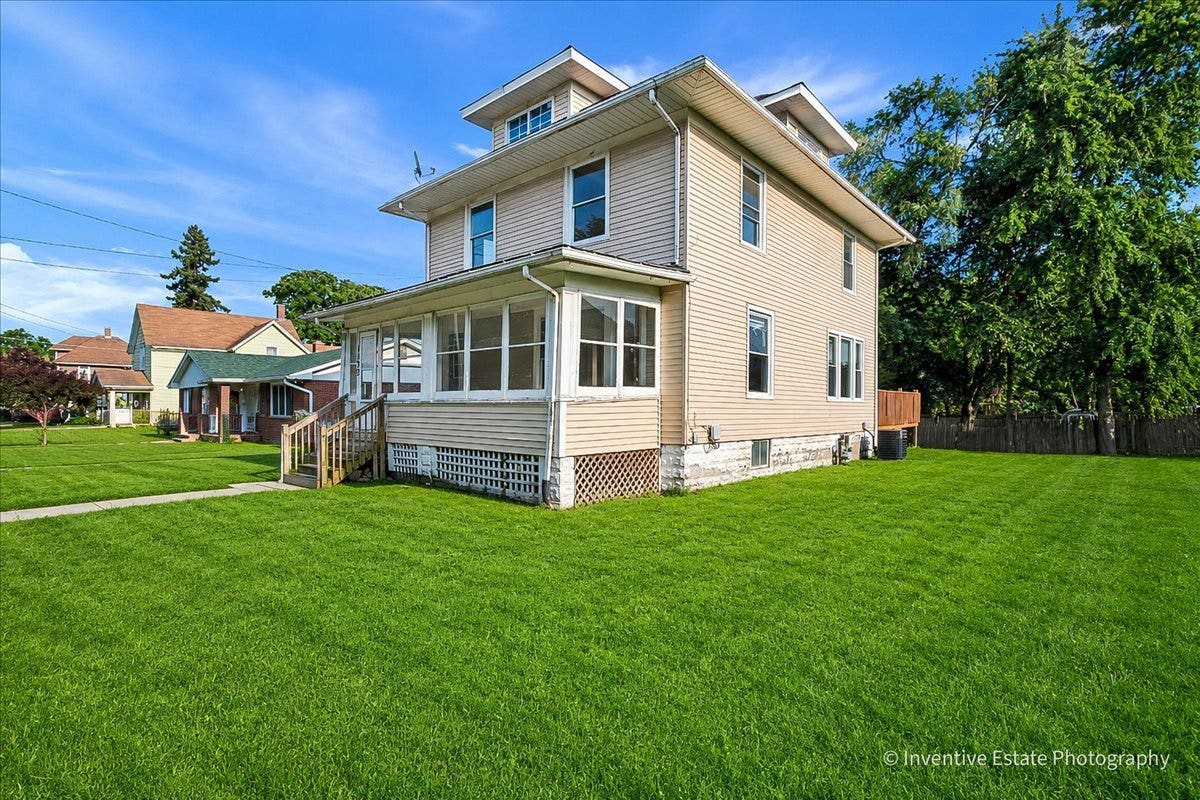 1133 Liberty Street, Aurora, IL 60505 1133 Liberty Street, Aurora, IL 60505