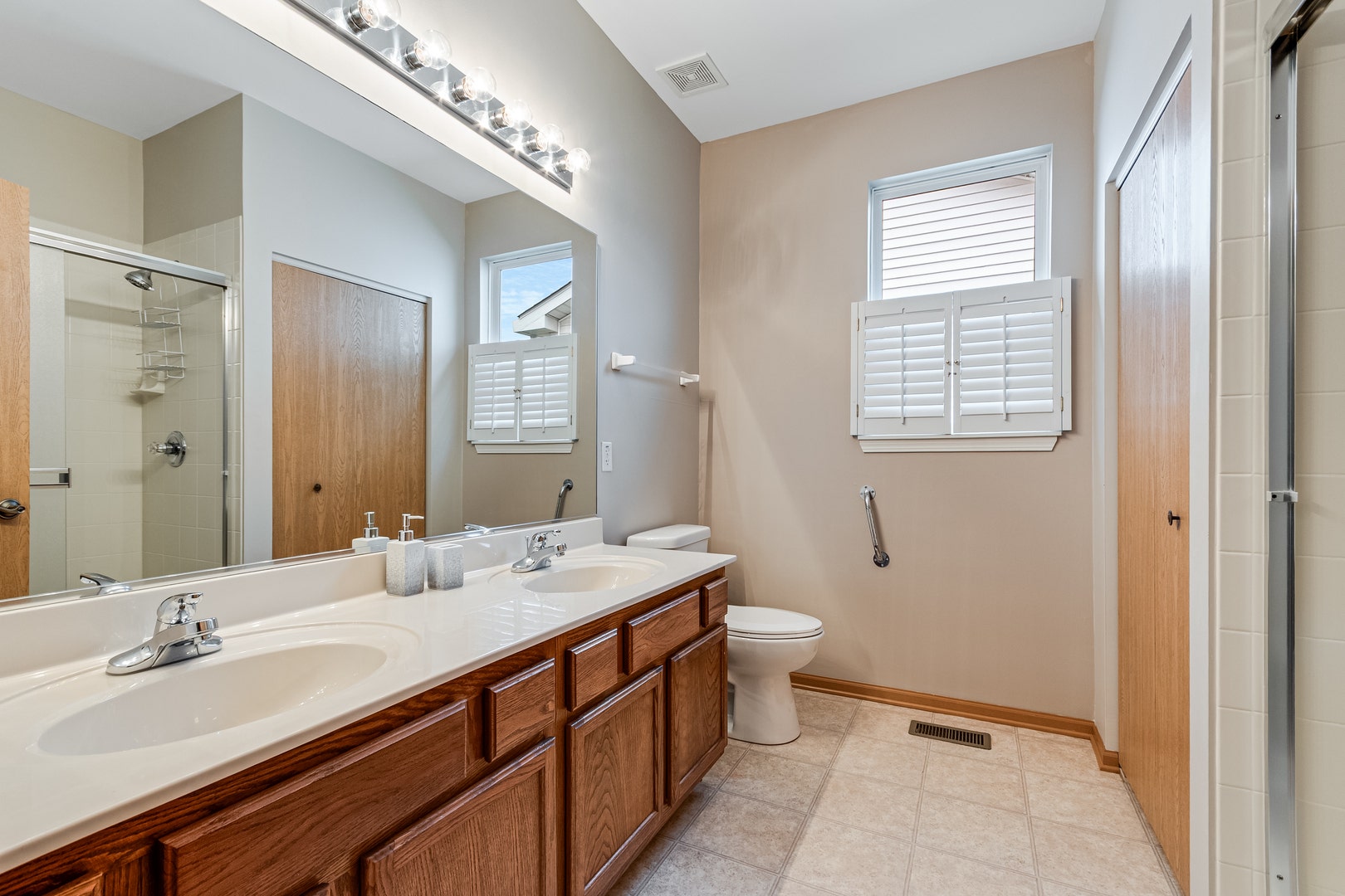 676 S Wellston Lane, Romeoville, IL 60446 676 S Wellston Lane, Romeoville, IL 60446