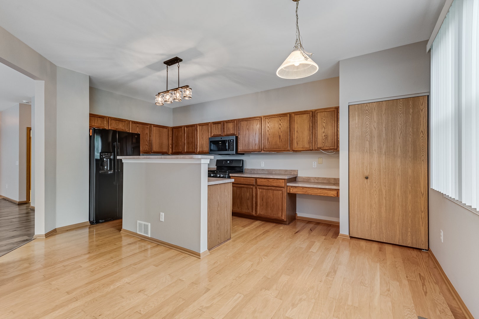 676 S Wellston Lane, Romeoville, IL 60446 676 S Wellston Lane, Romeoville, IL 60446