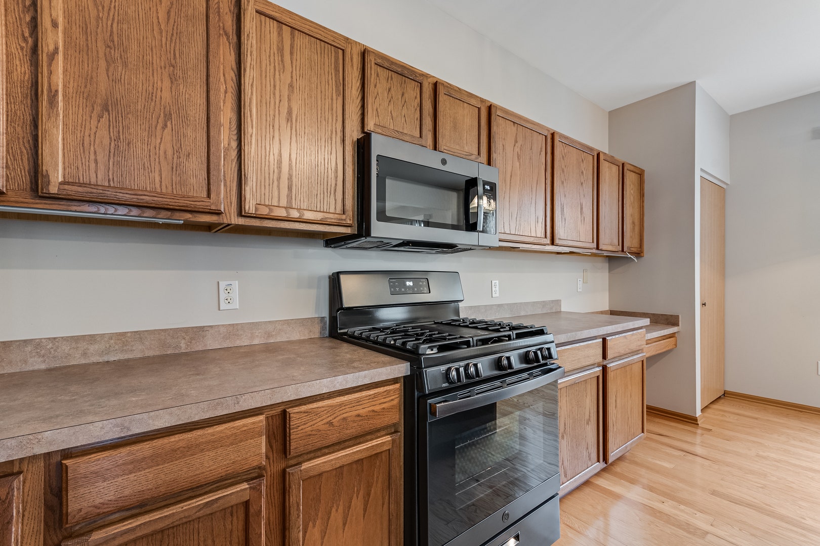 676 S Wellston Lane, Romeoville, IL 60446 676 S Wellston Lane, Romeoville, IL 60446