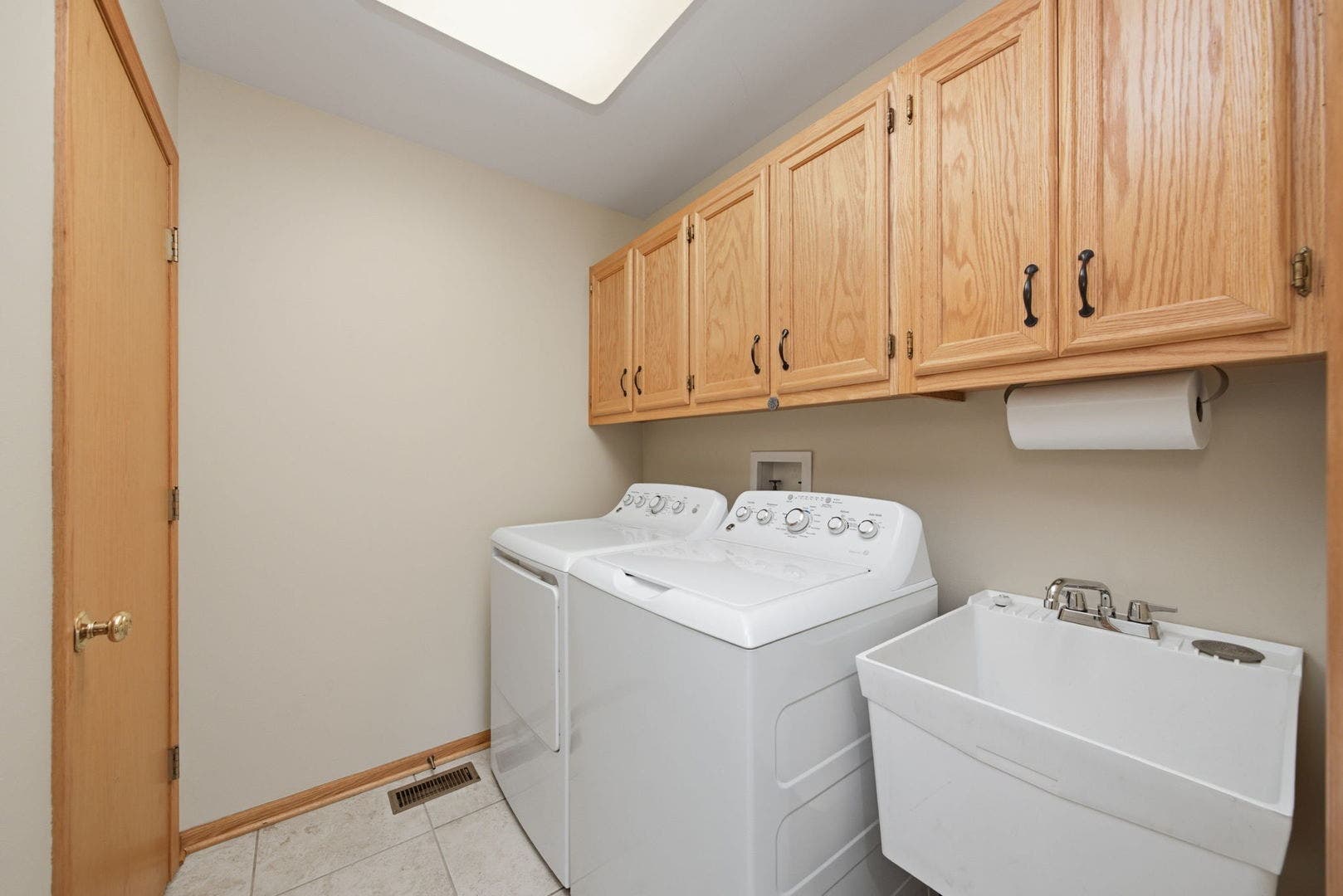 2218 Tamarack Drive, Downers Grove, IL 60515