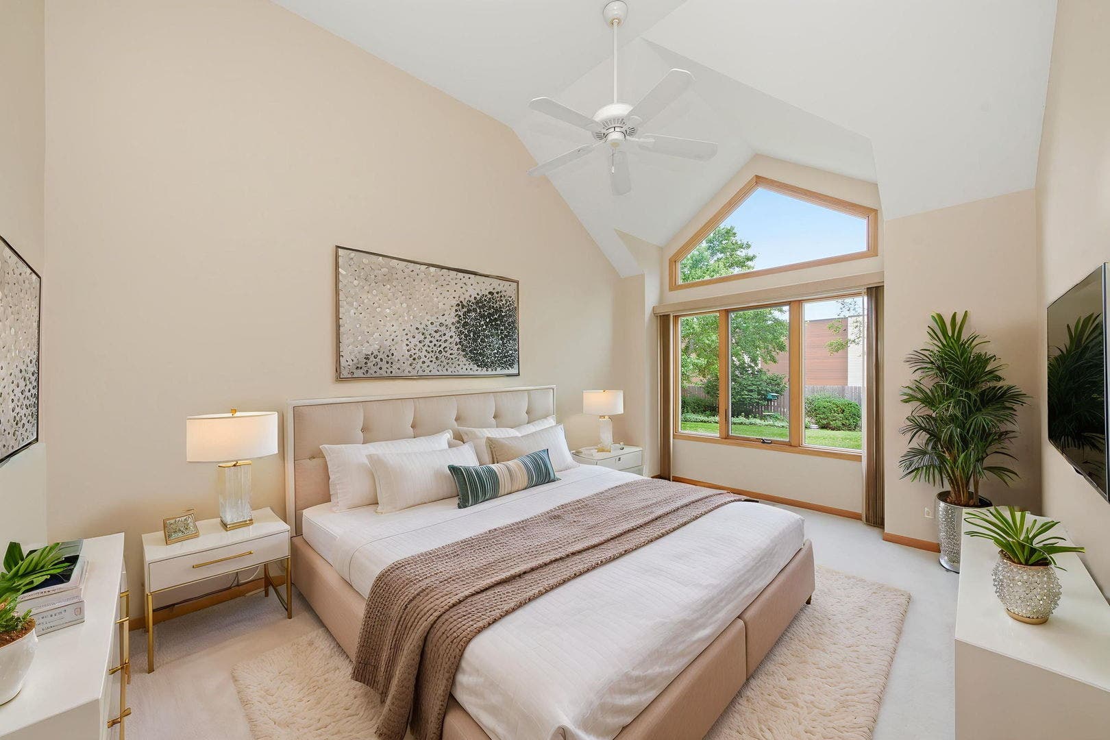 2218 Tamarack Drive, Downers Grove, IL 60515