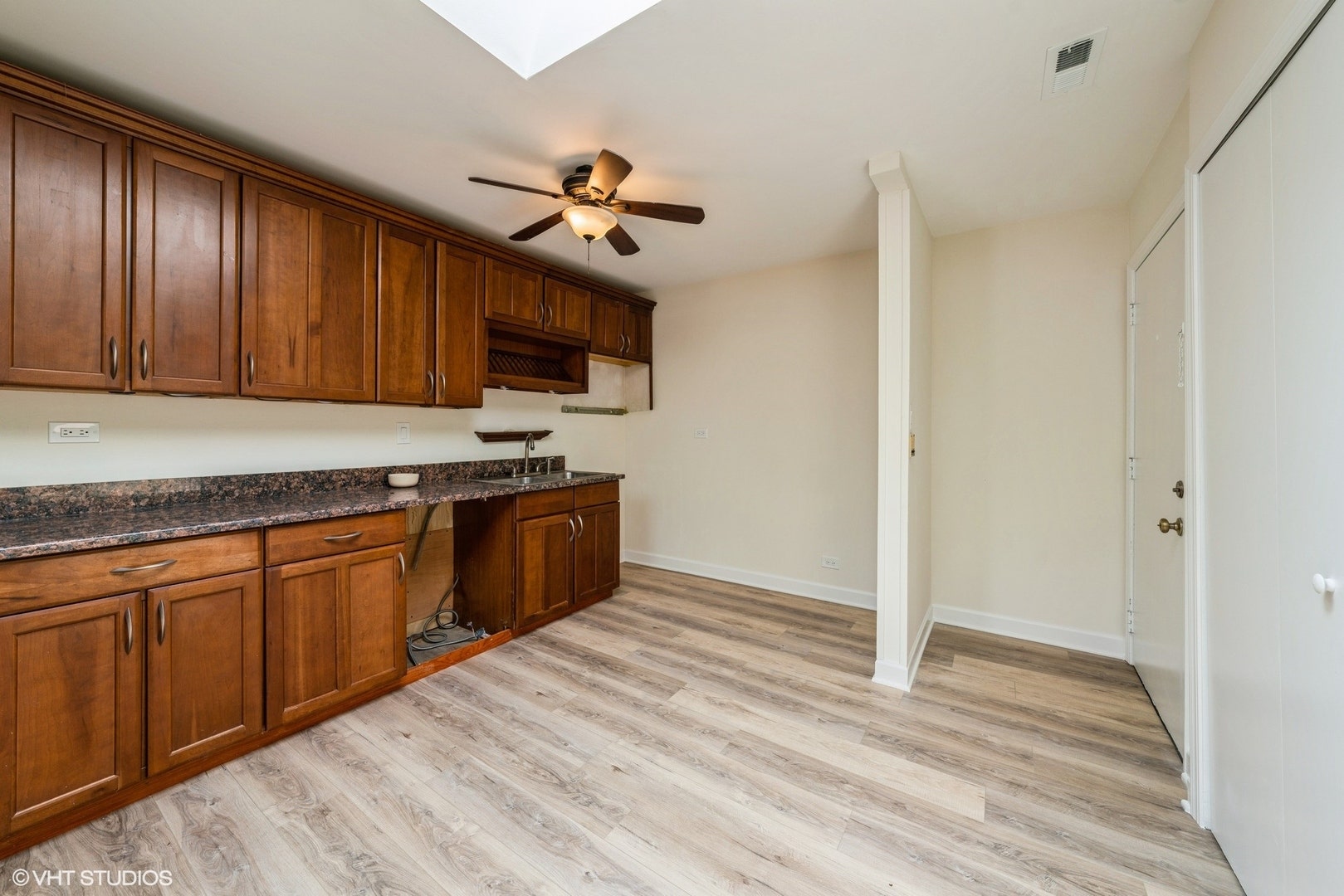 400 Mccarthy Road, #421, Lemont, IL 60439 400 Mccarthy Road, #421, Lemont, IL 60439