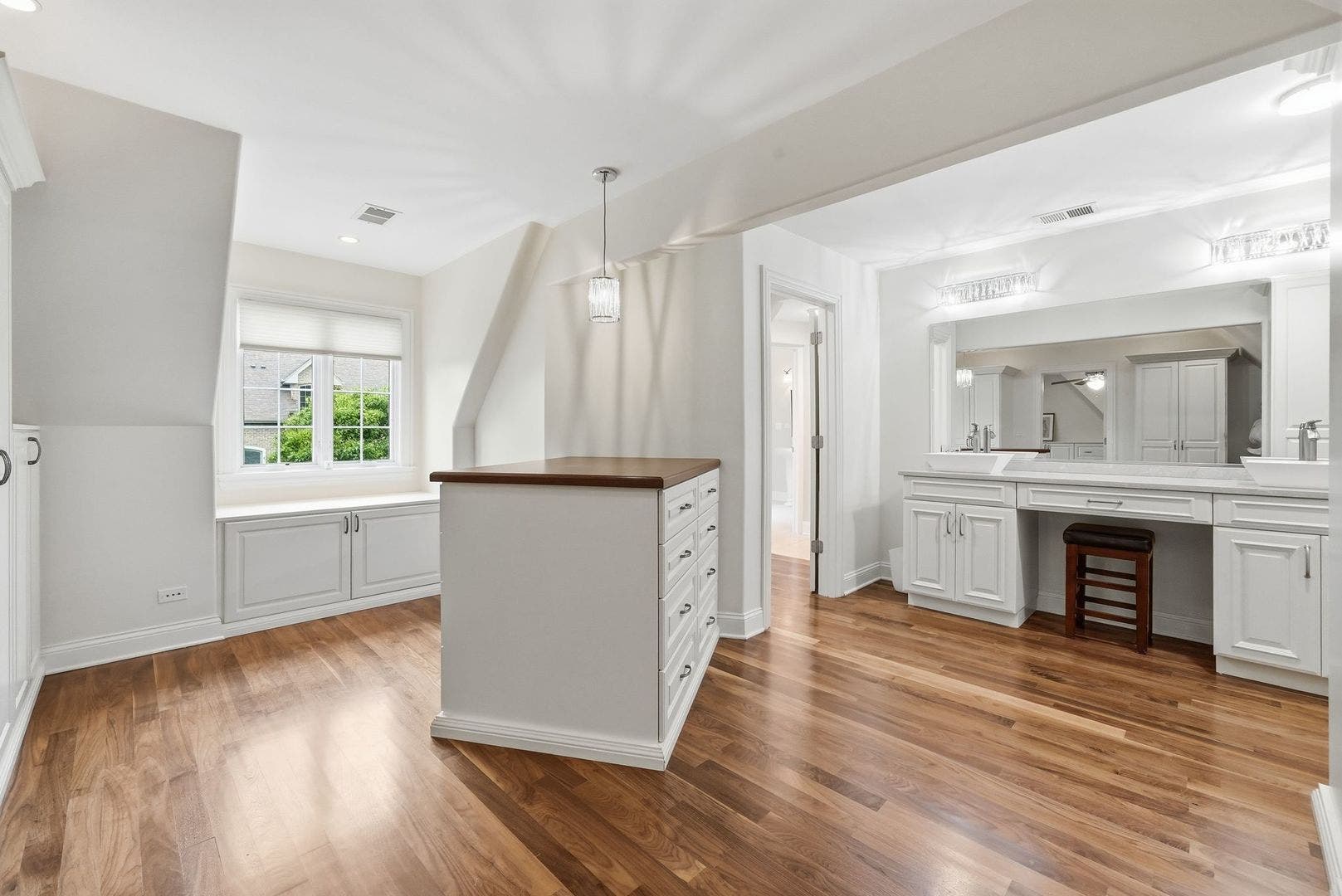105 Forest Edge Drive, Palos Park, IL 60464